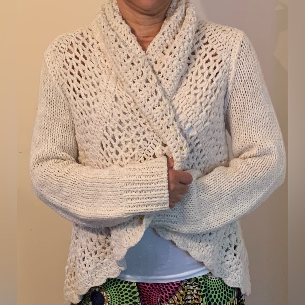Ladies Medium Cream Cable Knit Sweater by Romeo & Juliet Couture